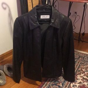 Jones wear sport leather jacket